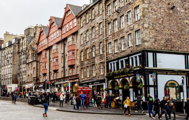 457 Lawnmarket, Royal Mile, Edinburgh - self catering holiday apartment Holiday Apartment