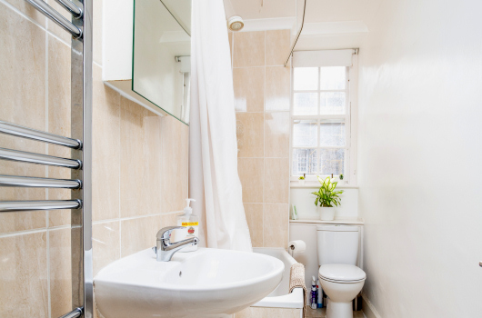 Bathroom, 457 Lawnmarket, Royal Mile, Edinburgh Bathroom